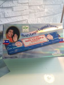 Nag Champa Sai Baba Agarbatti Räucherstäbchen blau Räucherwerk 6 Packs a 15g Kunden-Foto 1