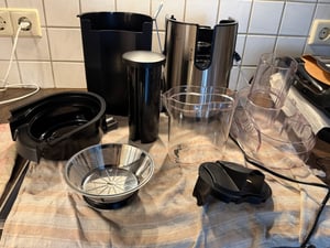 KESSER® Entsafter für Obst und Gemüse aus Edelstahl 1100W große 85 mm Einfüllöffnung inkl. Reinigungsbürste und Saftbehälter 3 Geschwindigkeitsstufen, Saftpresse Juicer, Schwarz Kunden-Foto 2
