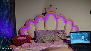 Cama tapizada Flieks de 90x200 cm con 2 cajones, cama infantil/juvenil con cabecero ajustable en forma de corona, cama individual de madera con LED, tapizada en PU, color rosa Foto del cliente 2