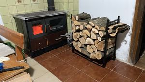 COSTWAY Stojan na palivové dřevo se 4 ks krbové sady, kovový stojan na palivové dřevo, krbové příslušenství, krbová sada černá (76 x 33 x 76 cm) Fotografie od zákazníka č. 1