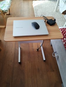Verstellbarer, tragbarer Arbeitstisch aus Holz mit Rollen, höhenverstellbar bis 90 cm, vielseitig einsetzbar - EVOSTUL Kunden-Foto 21