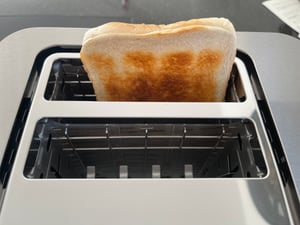 FATABETA Toaster Toaster 4 Scheiben, mit Brötchenaufsatz & 2 Staubschutzdeckeln 4 kurze Schlitze, für 4 Scheiben, 1500 W, LED-Display, Touchscreen, 7 Stufen, Auftauen & Aufwärmen, Edelstahl Kunden-Foto 5