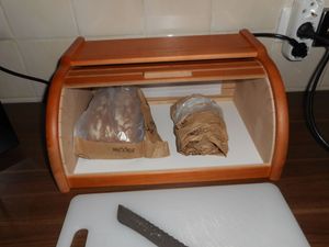 Creative Home Weiß Brotkasten Holz | 38 x 28,5 x 17,5cm (+/-1cm) | Perfekte BrotBox für Brot Brötchen Kuchen | Brotkiste mit Roll-Deckel | Natürliche Brot-Kiste | Brotbehälter für Jede Küche Kunden-Foto 1