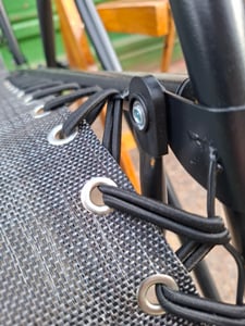 UISEBRT Hellgrau Faltbarer Liegestuhl, Strandstuhl, Relaxstuhl für Camping und Garten, max. 120kg, mit Kissen, Klappstuhl für Sonne und Entspannung, ideal für Terrasse, Pool Kunden-Foto 4
