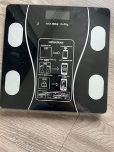 Digitale Personenwaage bis 180 kg mit App – Smart Körperwaage Fitnesswaage Körperanalysewaage mit Bluetooth & Körperwerten Kunden-Foto 1