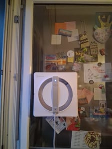 ECOVACS WINBOT W2S OMNI Fensterputzroboter mit Multifunktionsstation mit 1L Original Fensterreinigungsflüssigkeit Kunden-Foto 5
