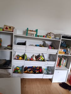 SONGMICS Kinderregal mit 4 offenen Fächern, Kinderregal, 9 mittlere und 2 seitliche Boxen, 30 x 143,8 x 104 cm, weiß Kunden-Foto 2