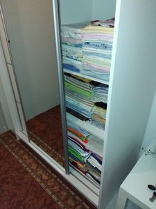 Schwebetürenschrank Kleiderschrank GAP 120 cm Schrank Garderobe Spiegel. Farbe Weiß. Möbel vom Hersteller! Kunden-Foto 3