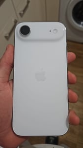 Apple iPhone 17 Pro , 16 cm (6.3"), 2622 x 1206 Pixel, 1 TB, 48 MP, iOS 26, Orange Kunden-Foto 10