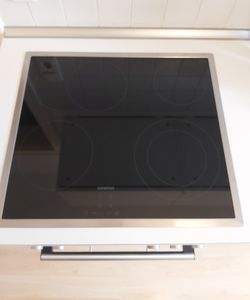 Plaque de cuisson électrique Siemens, 60 cm, vitrocéramique, 4 zones de cuisson, cadre en acier inoxydable, 1 pièce. Photo du client 2