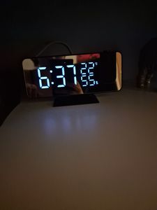 MODFU Projektionswecker, 3 Projektionshelligkeit, Led Digital Wecker mit Projektion 180 °, Radiowecker mit USB-Anschluss LED-Anzeige Snooze Dual-Alarm Kunden-Foto 3