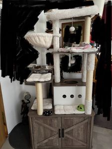 Feandrea Kratzbaum, Katzenklo-Schrank, erhöhte Fressnäpfe, mehrstöckiger Katzenbaum, Kratzstämmen greige meliert Kunden-Foto 1