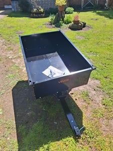 VEVOR Remorque basculante pour tracteur de pelouse, capacité de charge de 340 kg, dispositif d'attelage avec surface de chargement basculante, remorque avec parois latérales rabattables, remorque basculante ATV UTV noire Photo du client 1
