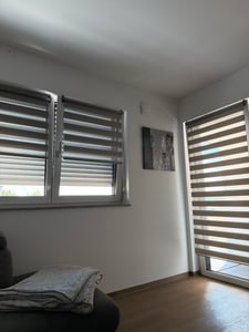 Sonello Doppelrollo Klemmfix ohne Bohren Duo Rollo Klemmrollo Sonnenschutzrollo Fensterrollo für Fenster & Türen Zebrarollo Seitenzugrollo 75cm x 210cm Grau Kunden-Foto 1