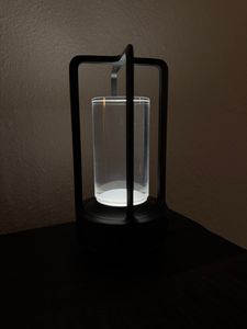 Tragbare Innen-/Außentischlampe aus Metall, kabellose wiederaufladbare LED-Lampe, 3 Farben stufenlos dimmbar, Beleuchtung für Restaurant/Schlafzimmer Kunden-Foto 1