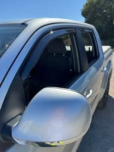 J&J AUTOMOTIVE | Windabweiser Passend Für Volkswagen Tiguan 5D 2008-2015 4tlg Vorne+Hinten, Heko Regenabweiser, Schwarz, Getönt, Aerodynamisch, Einfache Montage, Befeistigung mit Clips Kunden-Foto 1