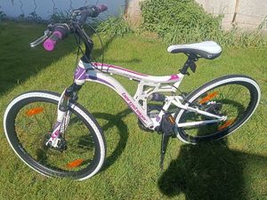 Bergsteiger Kodiak 24 Zoll Kinderfahrrad, geeignet für 8, 9, 10, 11 Jahre, Scheibenbremse, Shimano 21 Gang-Schaltung, Mountainbike mit Vollfederung, Mädchen-Fahrrad Kunden-Foto 4