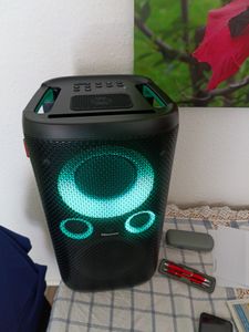 Hisense Party Thunder 620W Klangvolumen 18 Stunden Akkulaufzeit 5-Lichteffekte Kunden-Foto 4