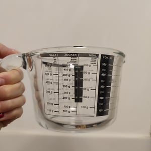 Caraffa dosatrice Arendo 500 ml in vetro, vetro borosilicato, adatto al microonde, vetro, 0,5 litri, scala precisa, resistente al calore, adatto al microonde, utensile da cucina Foto del cliente 1