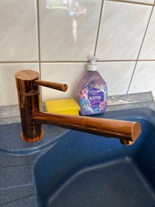 SCHÜTTE Küchenarmatur ORAZI, schwenkbarer Wasserhahn Küche für Wandmontage, Mischbatterie Küche, Chrom Kunden-Foto 1
