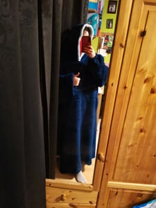 Unisex Übergroßer Kapuzenpullover mit Kuscheldecke, Marineblau Kunden-Foto 1