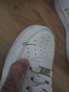 Compra las zapatillas Nike Air Force 1 '07 blancas en Kicksshop. Zapatillas deportivas icónicas para hombre, de color blanco, con un diseño clásico y una amortiguación Nike Air que proporciona comodidad. Foto del cliente 17
