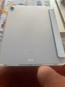 Apple iPad Air 5 Generation (2022) 10.9 Zoll Smart Cover Hellblau-Transparent Kunden-Foto 2