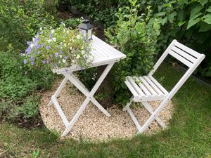 Wetterfestes Balkonmöbel-Set weiß Akazienholz, Tisch 60x60x72cm, 2 Stühle 51x38x81cm Kunden-Foto 1
