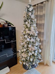 Yorbay 210cm Künstlicher Weihnachtsbaum Slim mit Beleuchtung LED Tannenbaum für Weihnachten-Dekoration, Schneebeflockt, Schmal, Weiß Kunden-Foto 10
