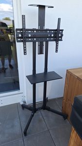 FCH TV stojan TV stojan s kolieskami pre 32-70 palcový televízor s maximálnou hmotnosťou 60 kg, VESA 400 x 600, nastaviteľný hore a dole o 15° Fotografia od zákazníka č. 2