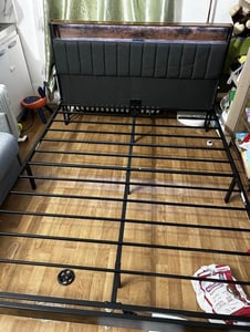 DEWINNER 160 x 200 cm Bettgestell (inkl. Metall-Bettbrett), schwebendes Doppelbett mit LED-Beleuchtung, stabiles Metall-Bettbrett, 20 cm Stauraum Kunden-Foto 1