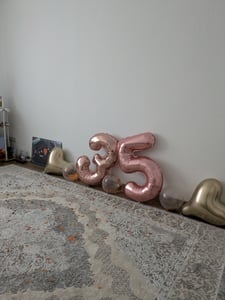 Fóliový balón číslo 3, cca 80 cm, ružovo zlatý, na plnenie vzduchom Fotografia od zákazníka č. 1
