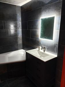 EMKE LED Badspiegel 100x60cm mit Beleuchtung & Antibeschlag, Wandspiegel mit Mechanischem Schalter Badezimmerspiegel 3000K/6500K Lichtfarben Kunden-Foto 1