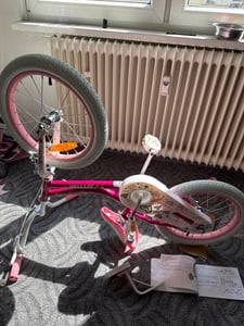 Vélo pour fille HILAND 18 pouces avec panier et rubans, frein avant à étrier et frein arrière à pédale, roues d'appui, violet Photo du client 2