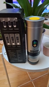 Tragbare Kaffeemaschine, 3-in-1 Elektrische Kaffeemaschine, Funktioniert mit Kapseln und gemahlenem Kaffee, zum Kaltbruehen und Aufwaermen Kunden-Foto 1
