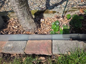 Jiubiaz Rasenkante Metall Beeteinfassung Mähkante Verzinkt Wegbegrenzung Beetumrandung Palisade 100x18cm 5m Kunden-Foto 2