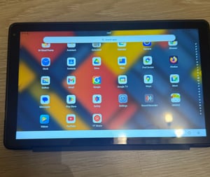 Tablet JENBIZZ, 10 pollici, Android 15, 20 GB di RAM (3+17 GB), 64 GB di ROM espandibile fino a 1 TB, con tastiera/mouse/penna inclusi, display HD 1280x800, batteria 5000 mAh, WiFi 6 Foto del cliente 1