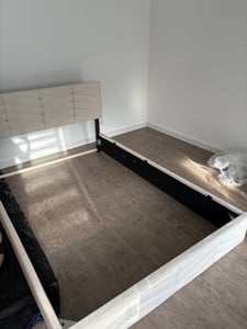 Łóżko tapicerowane Flieks ze schowkiem, łóżko dwuosobowe 140x200 cm, łóżko na sprężynach skrzyniowych ze stelażem listwowym, łóżko do przechowywania, funkcjonalne łóżko aksamitne, szare Zdjęcie produktu od klienta nr 2