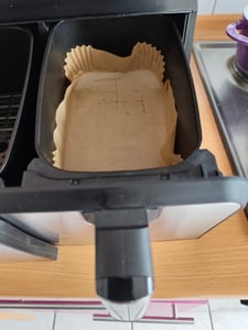 Arendo Backpapier für Heißluftfritteuse, rechteckig, 4,5 - 10 L, 22 x 14 x 4,5 cm, antihaft, ungebleicht, für Ninja Airfryer AF300EU & AF400EU, 100 Stück Kunden-Foto 1