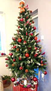 1.5m Weihnachtsbaum, Tannenbaum Künstlich mit 520 Zweige Verschlüsseltes Laub Stabiler Metallsockel Leicht Zu Montieren, für Innen- und Außenbereiche Kunden-Foto 1