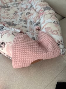 Babynest Neugeborene Nestchen Baby 90x50 cm - Kokon Handmade zweiseitig aus Baumwolle Waffel mit Babynestchen Wilde Rose Rosa Kunden-Foto 2