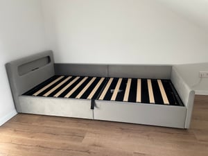 Flieks Hydraulisches Polsterbett 90x200cm mit USB- und Typ-C, Jugendbett mit Led, Schlafsofa Sofabett mit austauschbaren Rückenlehne, Samt, Rosa Kunden-Foto 1