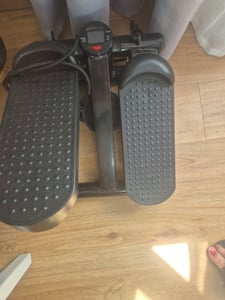 Fitness Stepper höhenverstellbar für Zuhause mit LCD-Bildschirm, Anti-Rutsch und Power Ropes, Mini-Stepper Tragfähigkeit 100 kg Retoo Kunden-Foto 1