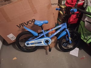VEVOR kinderfiets, 18 inch BMX-stijl fiets met stabilisatorwielen, aanbevolen voor kinderen van 110-140 cm, robuust en eenvoudig te monteren, loopfiets voor jongens en meisjes om fietsen te leren, blauw Klantenfoto 3