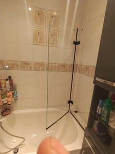 EMKE Duschabtrennung 100x140cm Faltwand für Badewanne Badewannenaufsatz Mattes Schwarz Duschwand aus 6mm NANO Easy Clean GLAS Kunden-Foto 4