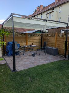 UISEBRT 3x3m Pergola mit Schiebedach - Wasserdichter Gartenpavillon aus Stahl & Polyester, freistehendes Terrassendach, winterfest & UV-beständig, Schwarz Kunden-Foto 3