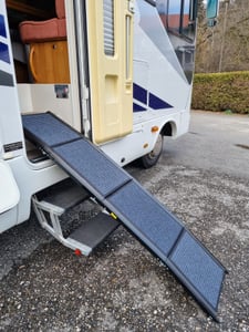 SucceBuy Skládací rampa pro psy, 180 x 43,2 cm, vhodná pro střední a velké psy do 113 kg, s protiskluzovým povrchem z plstěného koberce, praktická pomůcka pro nástup do vozů SUV a nákladních automobilů Fotografie od zákazníka č. 1