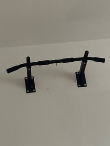 Drążek do podciągania TREX SPORT do montażu na ścianie TX-030PB | 6 antypoślizgowych uchwytów z pianki, oczko na worek bokserski | stalowy drążek do podciągania do użytku domowego do 250 kg Zdjęcie produktu od klienta nr 4