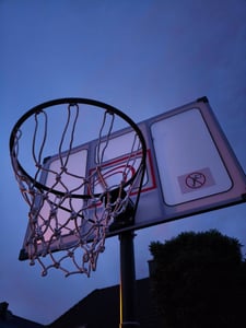 COSTWAY Basketballkorb, Basketballständer 135/143-305 cm höhenverstellbar, Basketballkorb mit Ständer, 2 Rädern & Gewichtssack, Basketballanlage Kunden-Foto 2