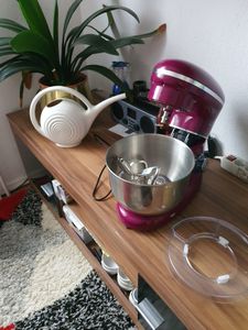 Küchenmaschine 6L Schüssel - 1.500 WATT in Beere mit Planetenrührwerk inkl. Edelstahlschüssel, Schneebesen, Knethaken Kunden-Foto 13